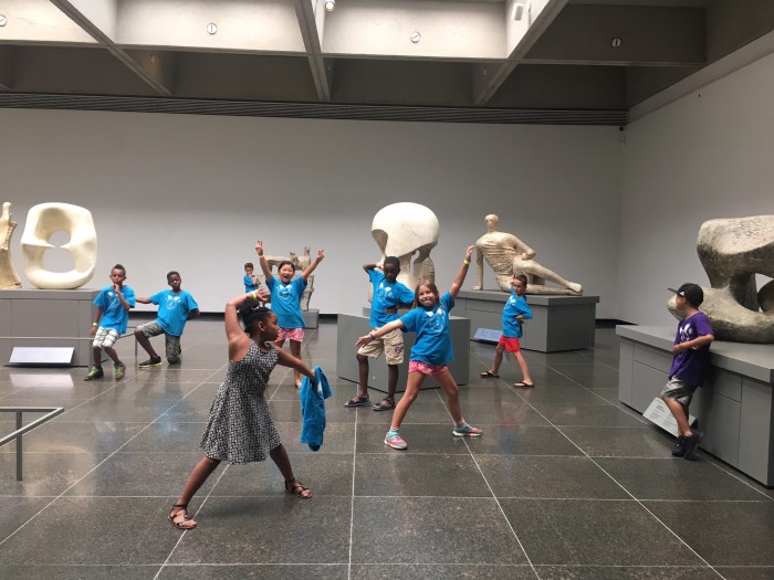 Kids are pretending to be statues in the museum with excursion from EarlyON Years Centre