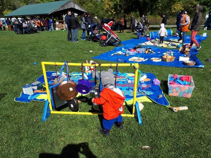 Kids with their parent are having outdoor activities from EarlyON Years Centre